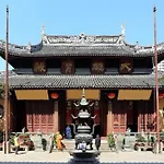 Ji Hotel Shanghai Daning Lingshi Park