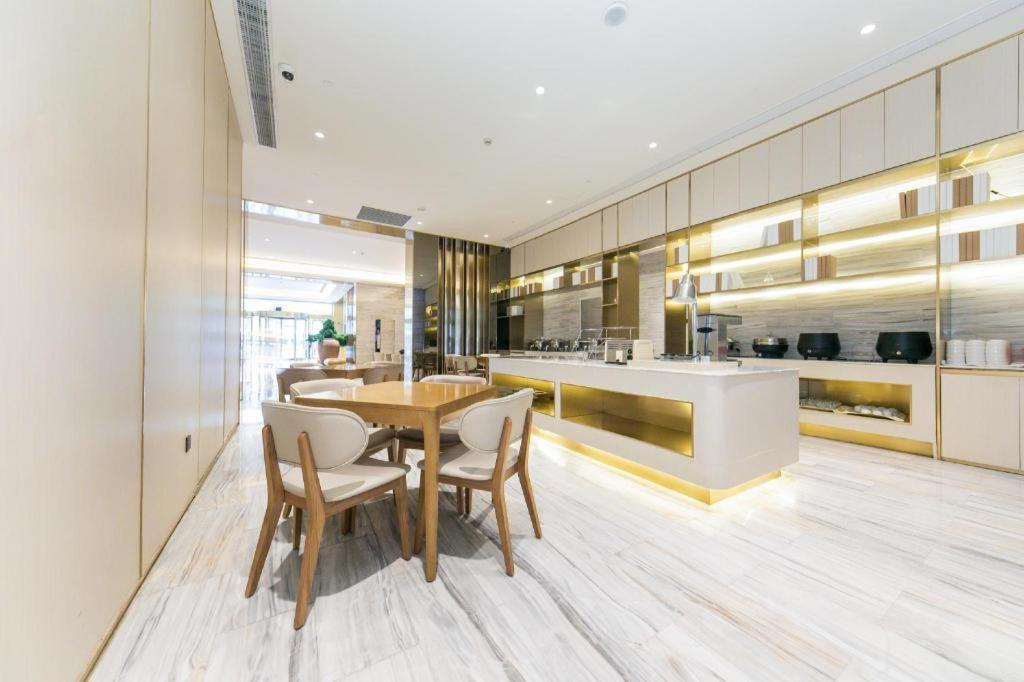 Ji Daning Lingshi Park Hotel